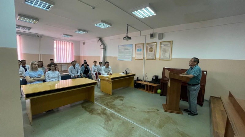 С сотрудниками ГКП на ПХВ<a href='/news/newsread/news_id-165'>...</a></div></td>
	</tr>
</table>
		
<!--<li><a href='/news/newsread/news_id-164'>Объявление о предстоящем закупе  способом запроса ценовых предложений №24-13</a></li>-->
<div class=